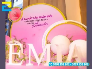 Sau khi In Ấn Quảng Cáo 2H tiếp nhận được chi phí đặt cọc in phông nền cho sự kiện ra mắt sản phẩm, quý khách có thể yêu cầu nhân viên chỉnh sửa, thiết kế file in