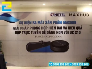 Những thông tin cần có trên loại phông nền này như: Tên của sản phẩm được ra mắt, tên của đơn vị tổ chức sự kiện ra mắt sản phẩm, tên của sự kiện,…