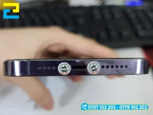 Tem bảo hành dán niêm phong trực tiếp lên các vị trí linh kiện và ốc vít của điện thoại
