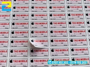 Nội dung thiết kế trên tem bảo hành điện thoại gồm logo, số điện thoại, thời hạn bảo hành và mã QR xác thực