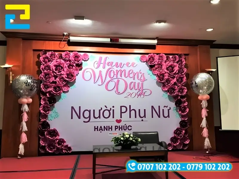 Mẫu 2: Phông nền ngày 8/3 được thiết kế với kiểu chữ đơn giản - nghệ thuật, có tông màu trắng chủ đạo, hình ảnh hoa hồng đẹp bắt mắt
