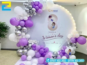 Cả hai công nghệ in kỹ thuật số và công nghệ in UV đều thích hợp để in backdrop 8/3 được đặt ở trong nhà