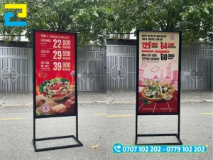 Cấu tạo hoàn chỉnh của standee khung sắt bao gồm phần khung sắt hộp tĩnh điện và tấm in nội dung