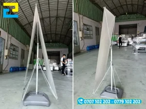 Standee đế nhựa rỗng bơm nước hoặc cát giúp tăng trọng lượng cố định khi đặt ngoài trời