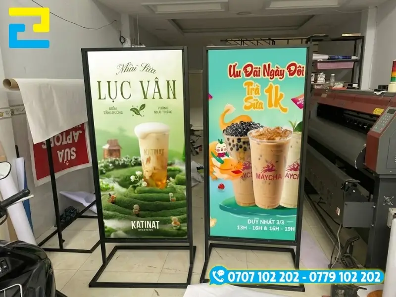 Mẫu Standee khung sắt hộp hàn kiên cố kèm chân đế nặng chuyên dụng chịu lực gió vỉa hè cho quán trà sữa