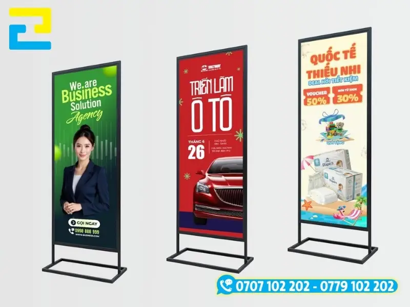 Thiết kế standee với bố cục đồ họa gồm logo, thông điệp quảng cáo và thông tin liên hệ lên phông dọc đứng