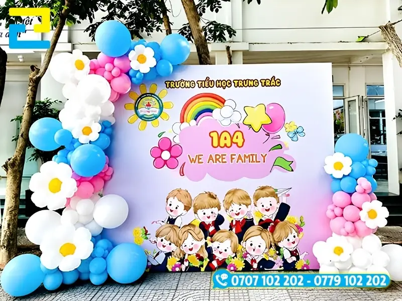 Mẫu backdrop khai giảng in bạt Hiflex chịu thời tiết tốt căng trên khung sắt, làm điểm check-in, trang trí