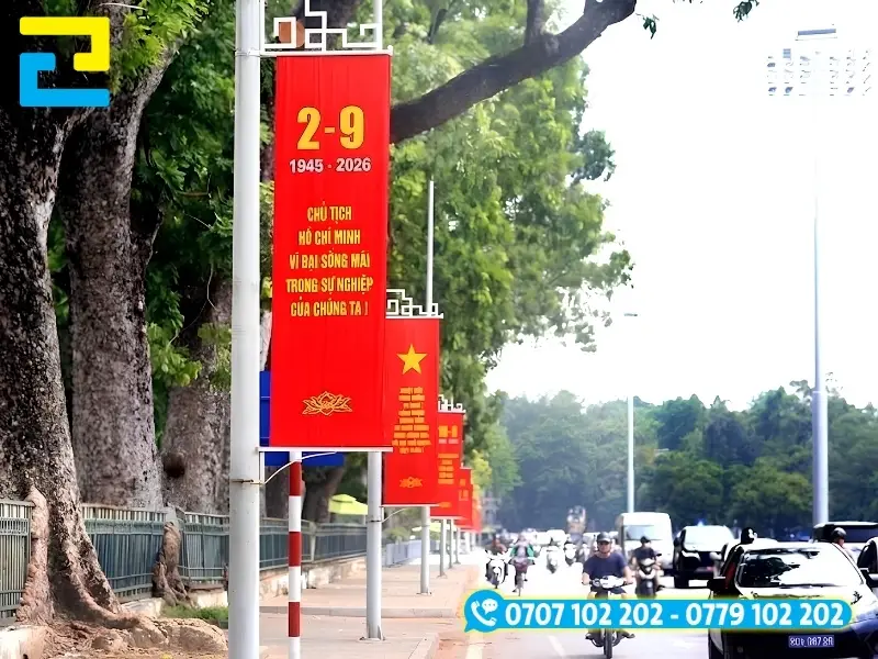 Băng rôn chào mừng Ngày Quốc khánh 2/9 treo tại tuyến đường giao thông