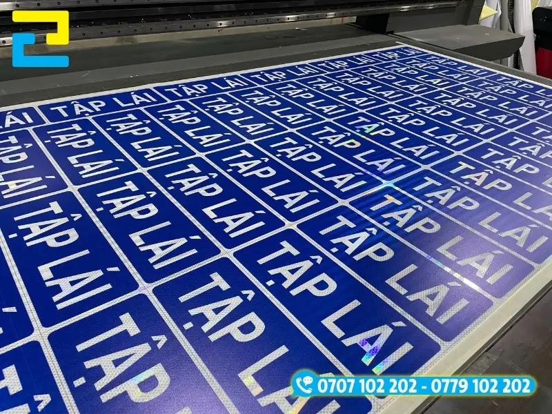 Mẫu biển xe tập lái in decal phản quang màu xanh lam chữ trắng chuẩn quy định