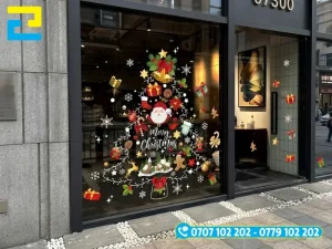 Mẫu 4: Decal trang trí cây thông Noel dán cửa kính