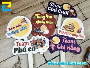 Phụ kiện hashtag cầm tay Trung Thu được dùng chụp ảnh tại trường học, công ty và không gian gia đình