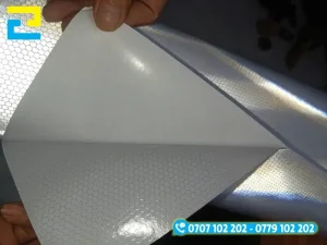 Decal phản quang bám dính tốt trên những bề mặt phẳng, sạch sẽ, khô ráo