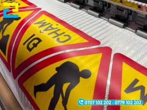 Quy trình in decal phản quảng tại In Ấn 2H diễn ra nhanh chóng, chuyên nghiệp