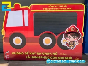 Máy in UV flatbed tái tạo dải màu rộng, giúp lớp mực khô tức thì và chống thấm nước hoàn toàn