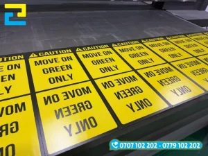 Tem cảnh báo an toàn dán trên thân máy công nghiệp và vị trí cửa ra vào khu vực hạn chế