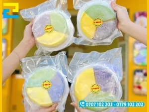 Bộ tem nhãn bánh crepe đồng bộ nhận diện và phân biệt các vị qua mã màu nền.