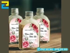 Mẫu tem dán chai nước cưới sản xuất từ các chất liệu decal nhựa chống thấm nước