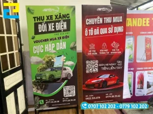 Standee khung sắt đế chịu lực khổ 60x120cm đặt tại khu vực vỉa hè trước cửa hàng