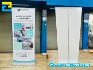 Standee 80x180cm đặt tại khu vực đón khách và các sảnh sự kiện đông người