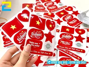 In Ấn 2H thiết kế sticker cờ đỏ miễn phí
