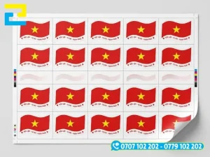 Tiến hành in sticker cờ đỏ bằng máy in công nghệ UV sắc nét