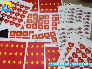 Thành phẩm sticker cờ đỏ sao vàng in UV chuẩn hệ màu và bế viền sắc nét tại In Ấn 2H