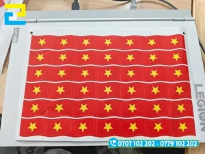 Sticker cờ đỏ sao vàng chất liệu decal nhựa sữa