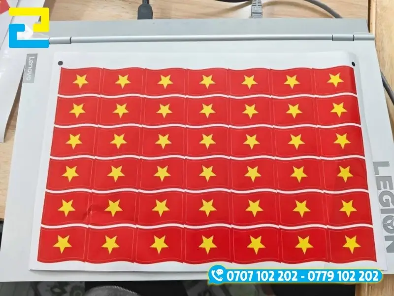 Sticker cờ đỏ sao vàng chất liệu decal nhựa sữa
