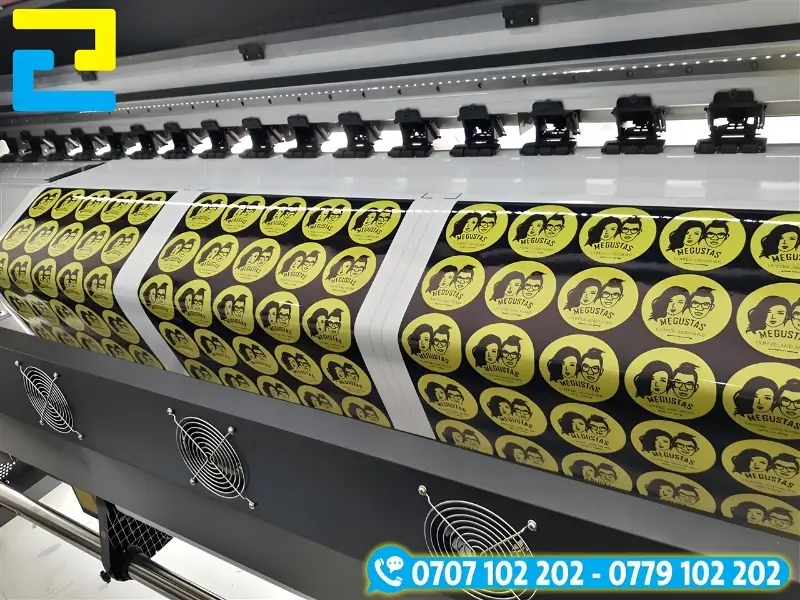 Decal dán chai nhựa In phủ UV