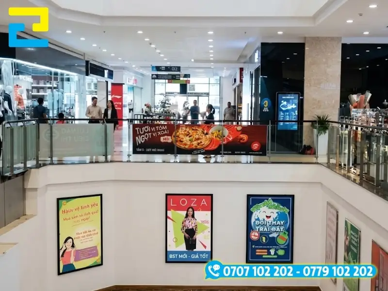 Những vị trí khó như lan can, nhà cao tầng thì in decal dán ngược là giải pháp an toàn và hiệu quả