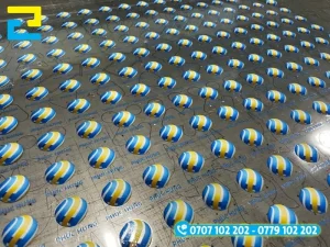 Decal logo công ty in hàng loạt bằng máy in UV