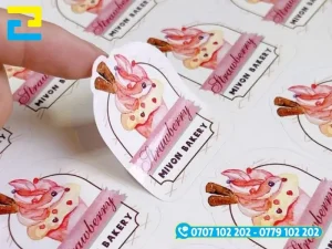 Mẫu tem decal nhựa PVC sữa dán chắc trên các bề mặt hộp giấy carton, hộp nhựa PET trong suốt và hộp thiếc đựng bánh