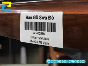 Mẫu in tem dán nội thất decal nhựa PVC sữa chống nước dán mã vạch thông tin sản phẩm lên cạnh bàn gỗ