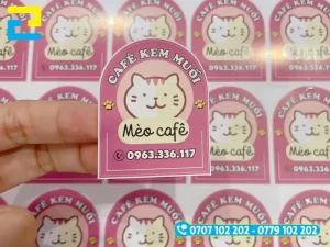 Tem decal hình vòm in màu hồng nổi bật, đường nét rõ ràng để dán lên ly trà sữa
