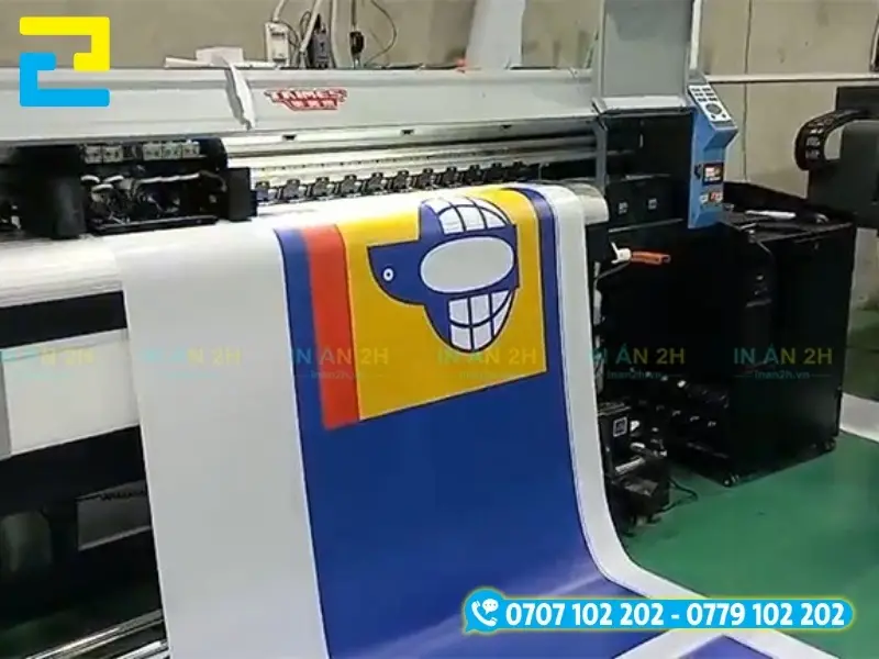 Công nghệ in UV bạt không gân cho thành phẩm chất lượng cao với độ bền màu tốt và sắc nét trên từng chi tiết