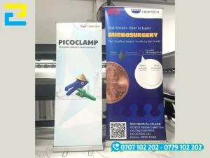 Cấu trúc hoàn thiện của standee quảng cáo gồm phần bạt in gắn cùng khung đỡ